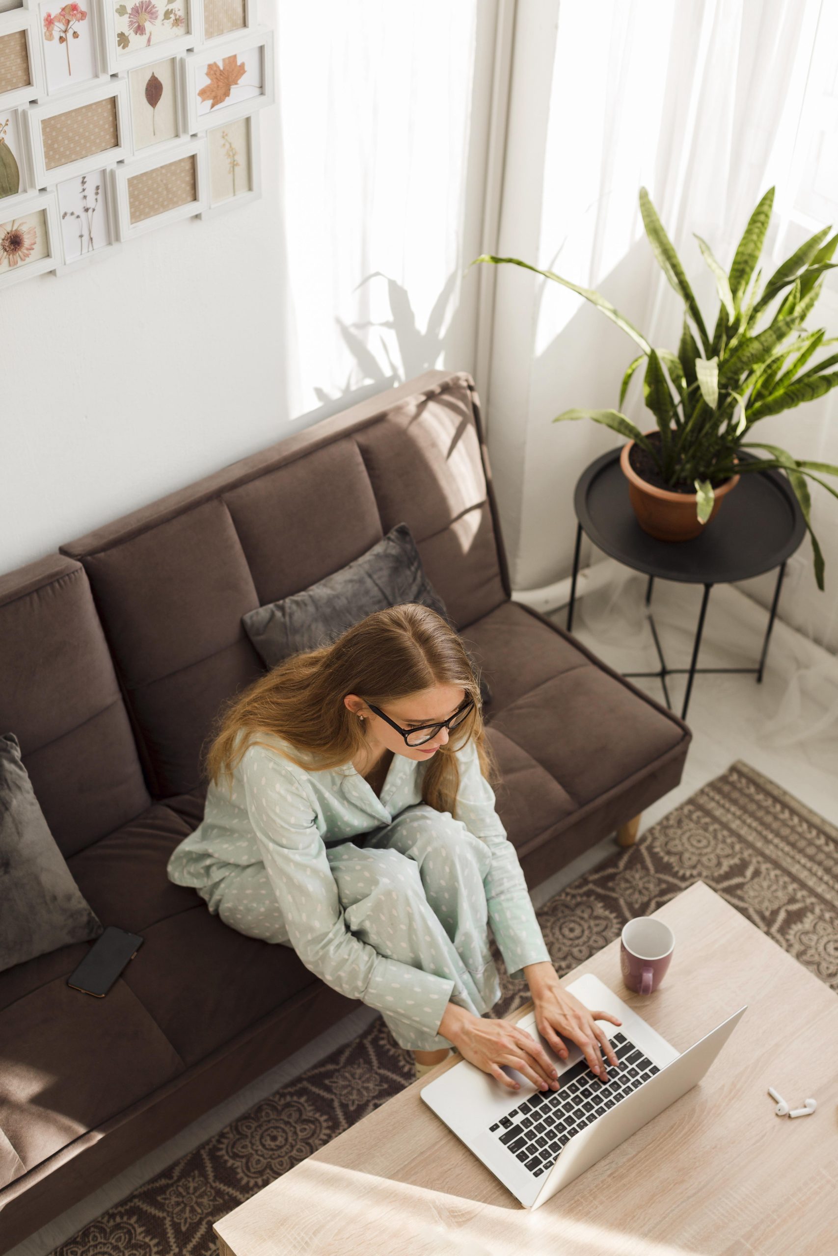 Télétravail : les 5 erreurs posturales qui détruisent votre dos